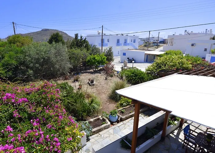 Jimmy's - Quiet Island Living In Plakes, Milos *